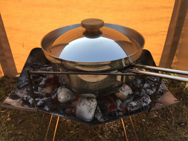 キャンプ飯の大鍋